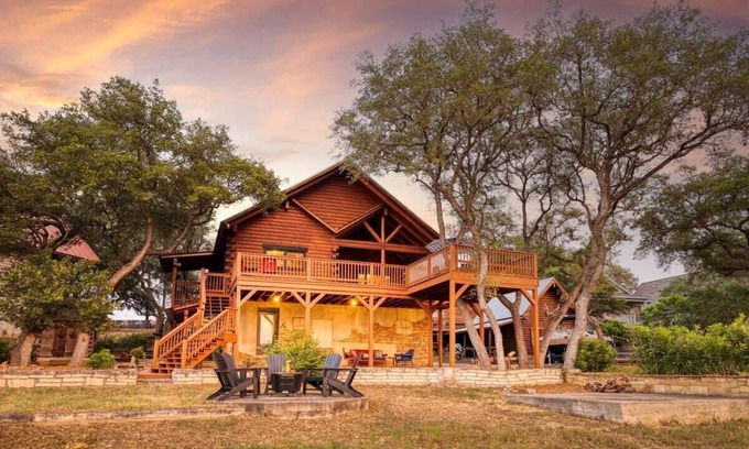 Lakehills Cabin | The Hillside Haven. Charming hill country cabin with panoramic views