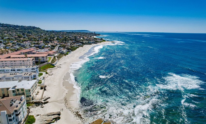 Village of La Jolla House | The Historic Kline House - with private pool and spa. Walk to shops and restaurants.