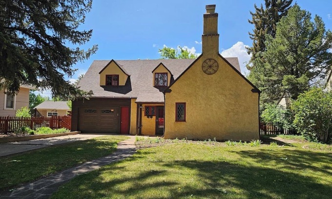 Laramie House | The Hollo House