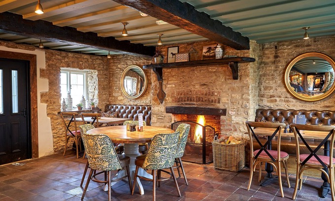 Malmesbury Hotel | The Horse & Groom Inn
