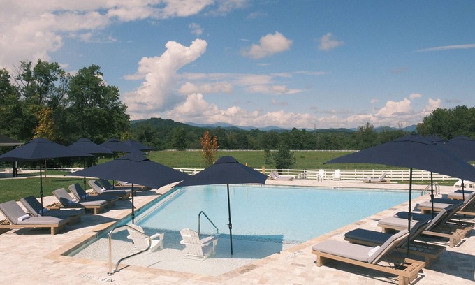 Hendersonville House | The Horse Shoe Farm