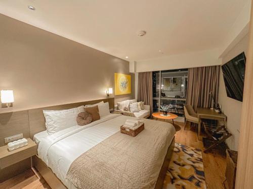 Makati Apartment | The Hotel Residences at Acqua Tower