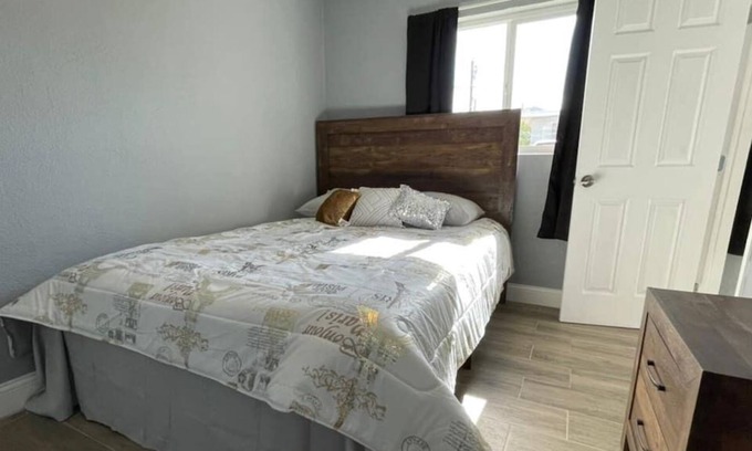 Biggs Field Apartment | The hotels hate that I can give this price!