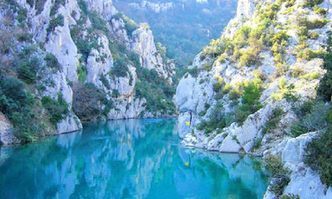 Castellane Apartment | The ideal location to explore the Verdon, Studio & Private rooms with bathroom