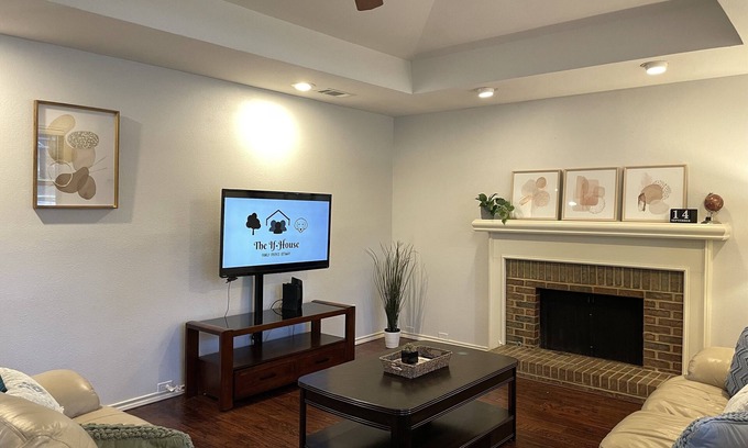 Plano House | The If-House Concept: Comfy Home w/2 Queen BR + Spacious Backyard ✪