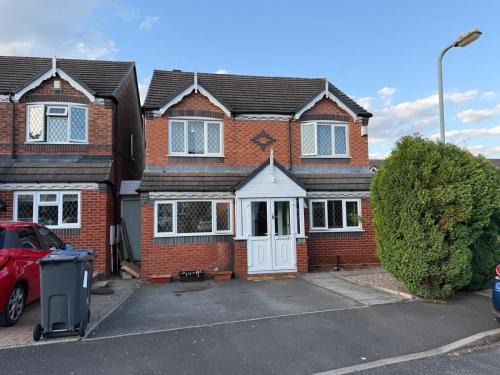 Acocks Green House | The Inn Premium Room For Family & Solo in Birmingham