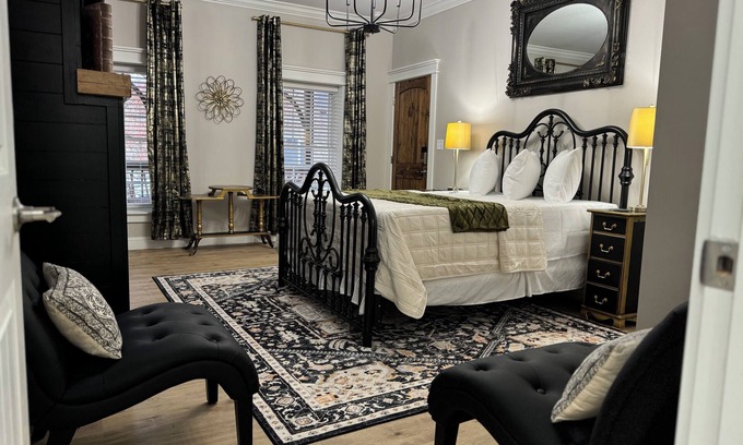 Low Moor Apartment | The Iron and Gold Retreat- Room #1 Private Suite