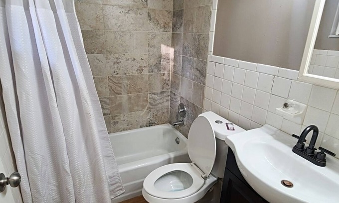 Dayton Apartment | The Jackie O ~ One Bedroom Relaxing Retreat