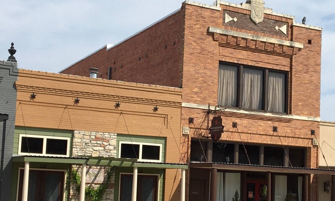 Comanche Bed & Breakfast | The Jean-Marie Suites