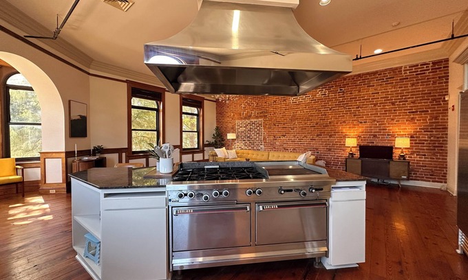 Downtown Apartment | The Jefferson - Downtown Lafayette