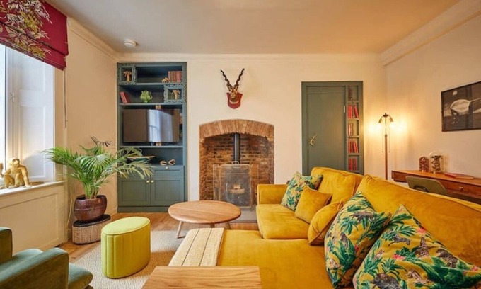 Berwick-upon-Tweed Apartment | The Jungle Nook: Romantic Haven, with a Log Burner