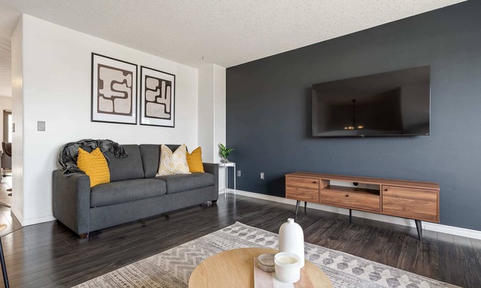 Drumheller House | The Jurassic | No Service Fees | Backyard & Patio