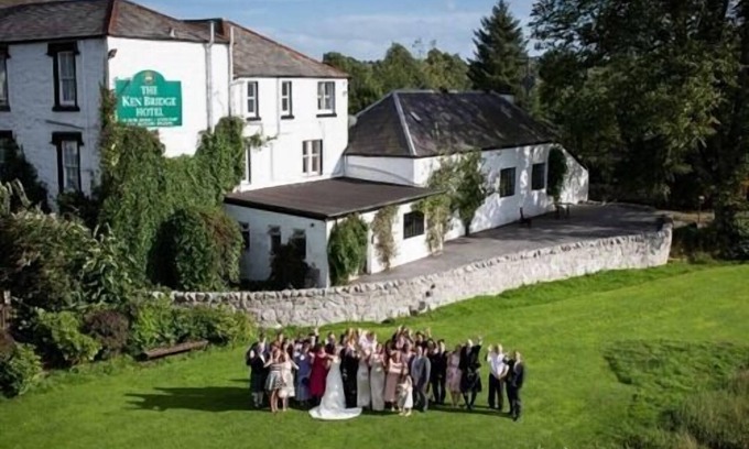 Saint John's Town of Dalry Bed & Breakfast | The Kenbridge Hotel