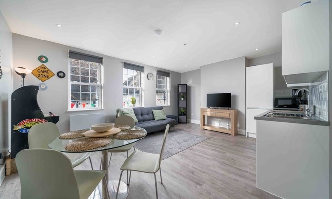 Grove Apartment | The Kingston Hideaway