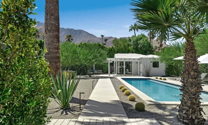 Palm Springs House | The Knot - The Ultimate Palm Springs Bungalow