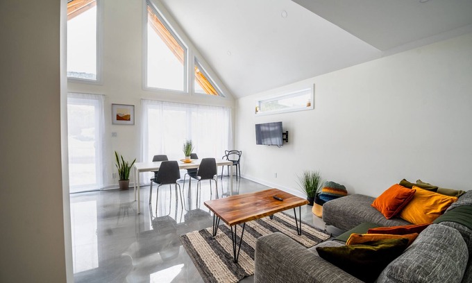 Murdochville House | The Kobber Hüs - Elegance in the heart of town