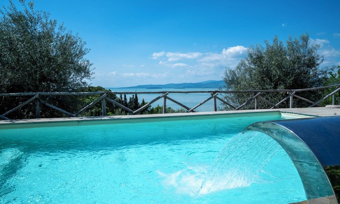 San Feliciano Villa | The Lake Shelter by Miani Group