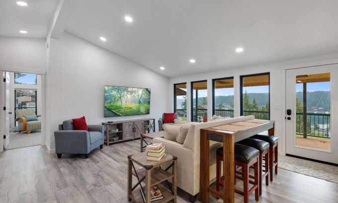 Bayview House | The Lakeview Lime House