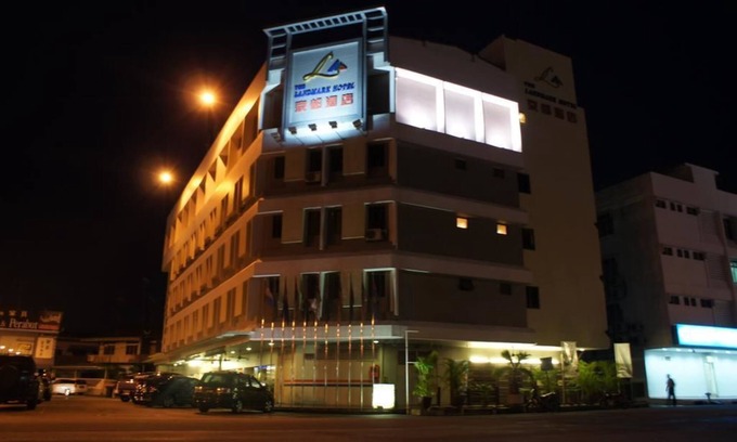 Pegawai Hotel | The Landmark Hotel