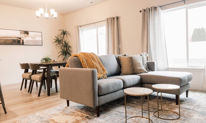 Tri-Cities House | The Landon- Stylish Townhouse-Centrally Located.