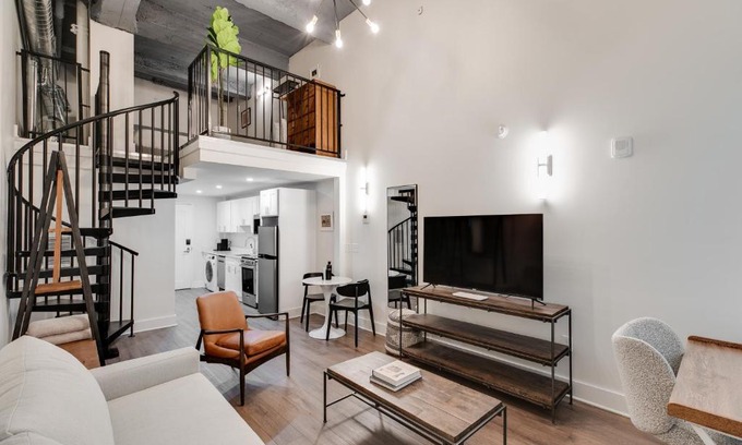 Center City East Apartment | The Ledger Residences by Sosuite - Old City