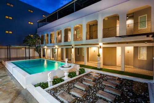 Talat Yai Hotel | The Light House at Town Phuket
