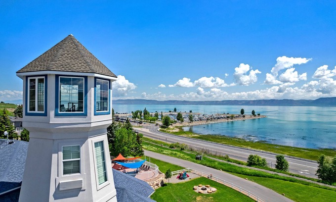 Harbor Village Hotel | The Lighthouse Suite | Seasonal Pool, Hot Tub, Tennis Courts