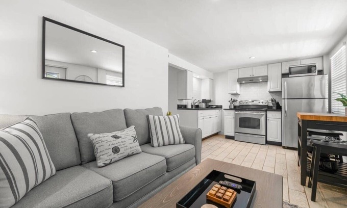 Historic Hyde Park North Apartment | The Lil' Hyde Out | Cute Hyde Park Apt