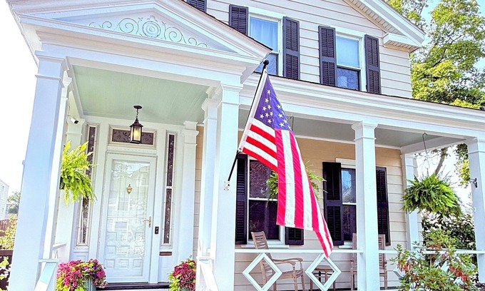 Oswego House | The Linsley House/Historic, Modern, Near Downtown, Free Wifi