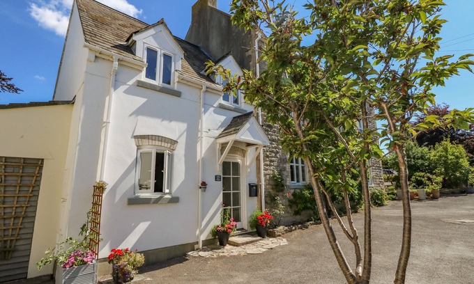 Broadwey Cottage | THE LITTLE COTTAGE, romantic, character holiday cottage in Weymouth