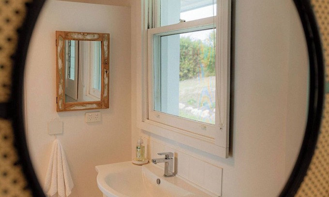 St Helens Apartment | The Little Pearl - Front row at Beauty Bay