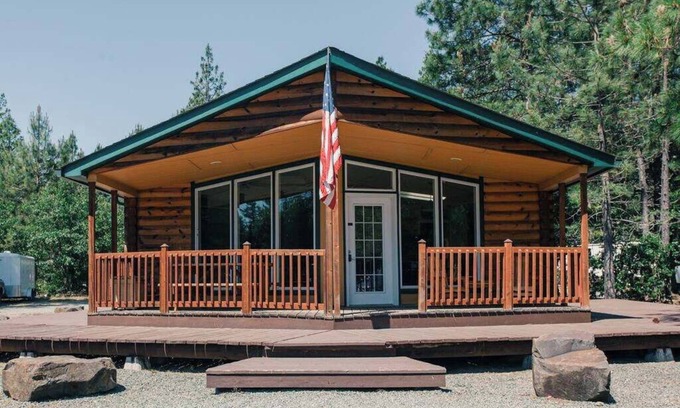 Cave Junction Cabin | The Lodge - 3 bedroom, 2 bath large resort cabin