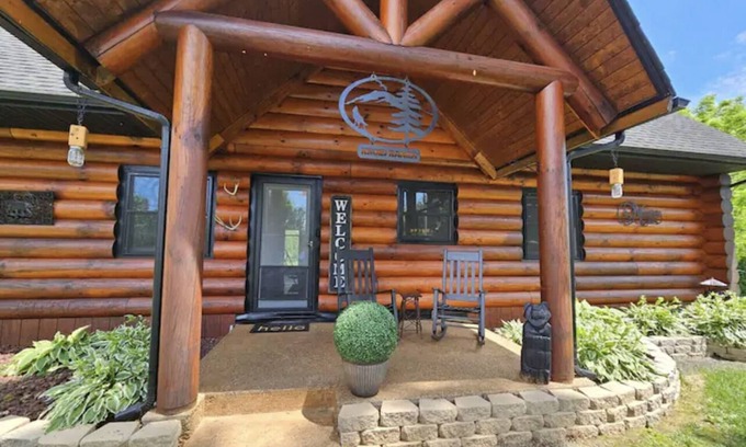 Tellico Plains Cabin | The Lodge at Coker Creek - Main Lodge - NEW LISTING!nMountain View Log Cabin