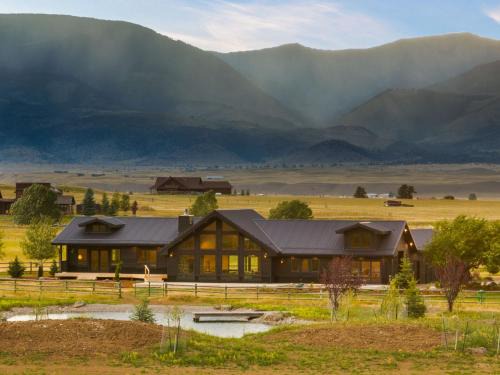 Livingston House | The Lodge at Elbow Creek