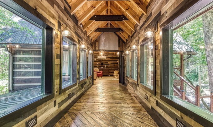 Gatlinburg - Pigeon Forge Cabin | The Lodge at Whiskey Falls