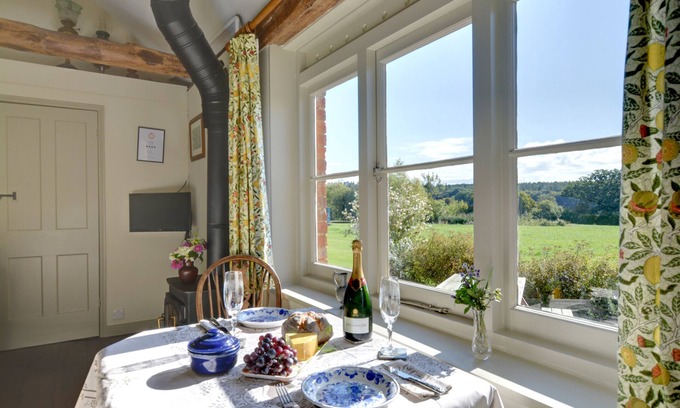Wavehorne House | The Lodge - One Bedroom House, Sleeps 2