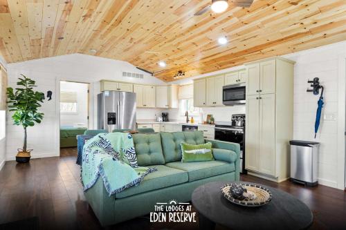 Williamstown House | The Lodges at Eden Reserve - Cabin Loop - Near Ark