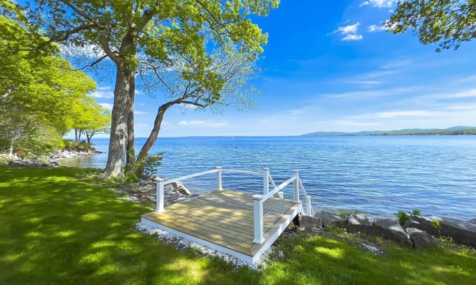 Belfast House | THE LOFT AT BAY DREAM INN - Private Ocean Beach Access, Light- Filled Space
