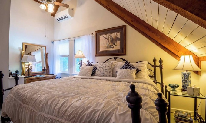 Arley Apartment | The Loft Suite at beautiful Smith Lake, Alabama