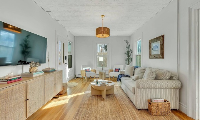 Greenport House | The Lucky Oyster Est 1886 3 Bd/2 Ba Historic & Walk to Town