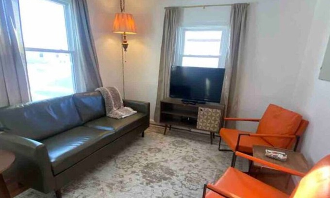 Sioux Falls House | The Lucky Strike 3bdrm Modern Home+private yard