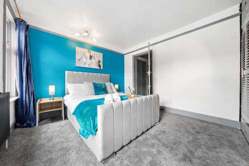 Watford Apartment | The Lynx Landing - Contractors - Free Parking - Near Harry Potter Studios