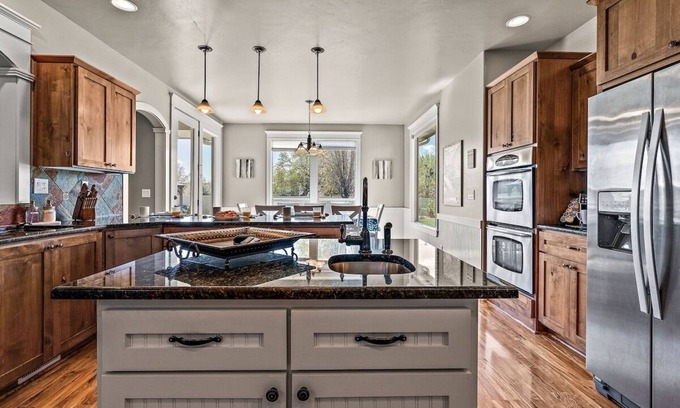 Southwest Ada County Alliance House | The Madrona - 5 Bedroom Family Getaway to Relax - Play - Gather