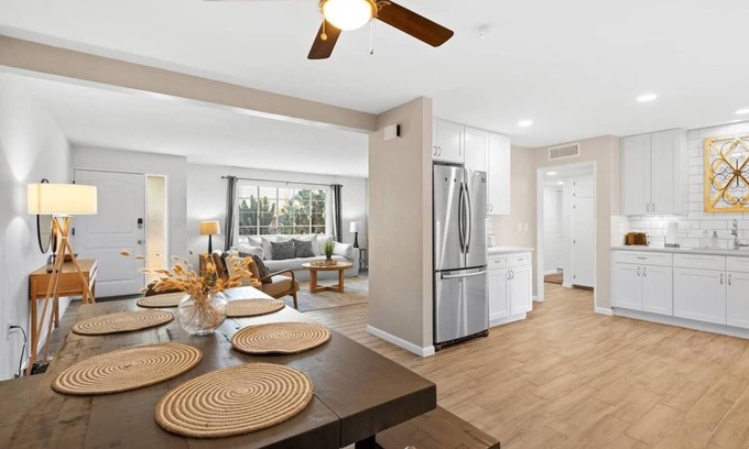 Sam Hughes House | The Manchester - close to GEM Show! Spacious 4-bedroom house w/game room