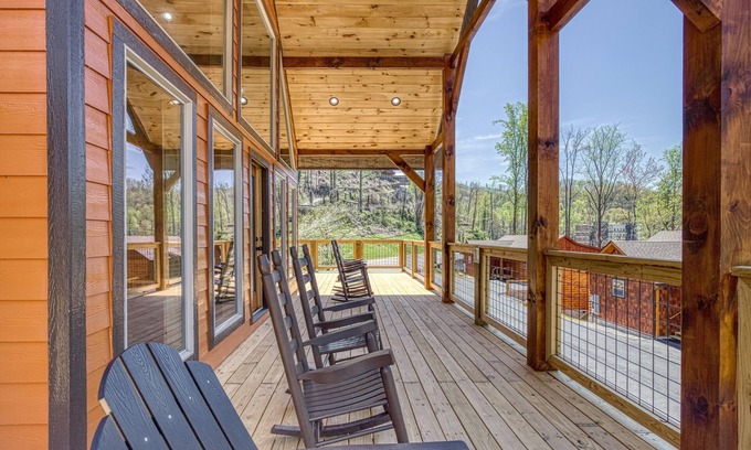 Gatlinburg Cabin | The MANOR AT BURG HILL - Brand New 4 Bed near the strip!