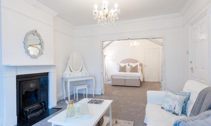 West Mersea House | The Mariners Suite