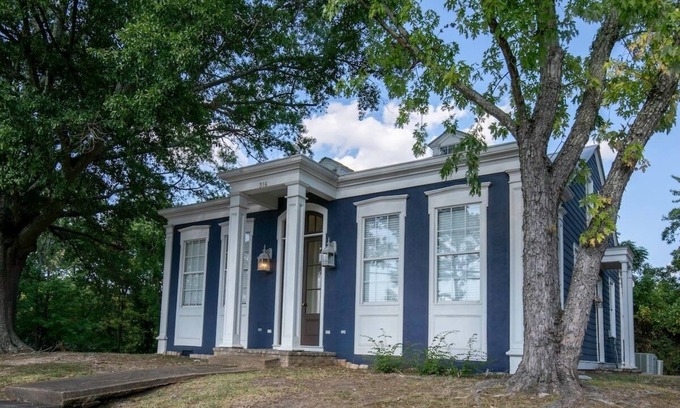 Oxford House | The Maxwell Discounted rate for S. Carolina game!