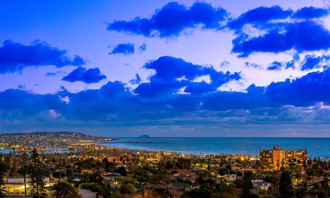 La Jolla Mesa House | The Mermaid House: Breathtaking bay, ocean, and city views, equipped with a Jacuzzi and A/C