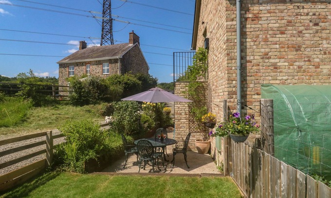 Liverton Cottage | THE MEWS, pet friendly, with open fire in Chudleigh Knighton