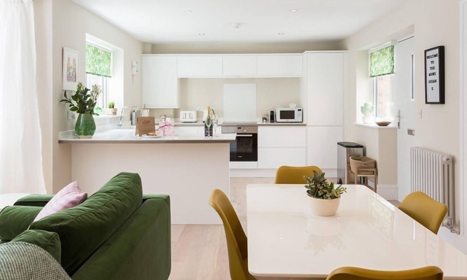 York Cottage | The Mews - sleeps 4 guests in 2 bedrooms